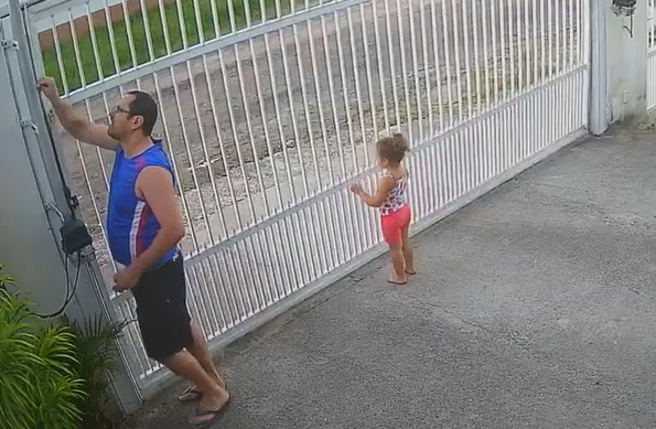 بچه چیزی نمیگه یا بابا نمی شنوه؟