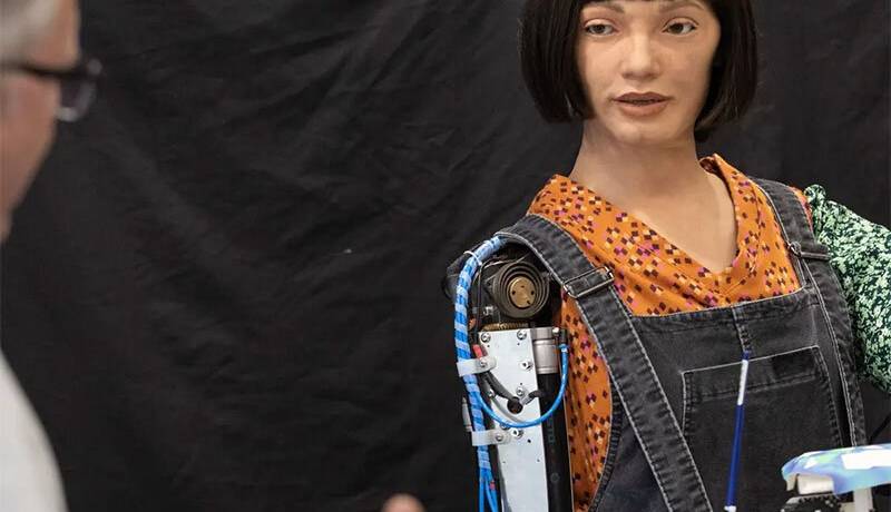 رونمایی از ربات انسان نمای نقاش در انگلیس