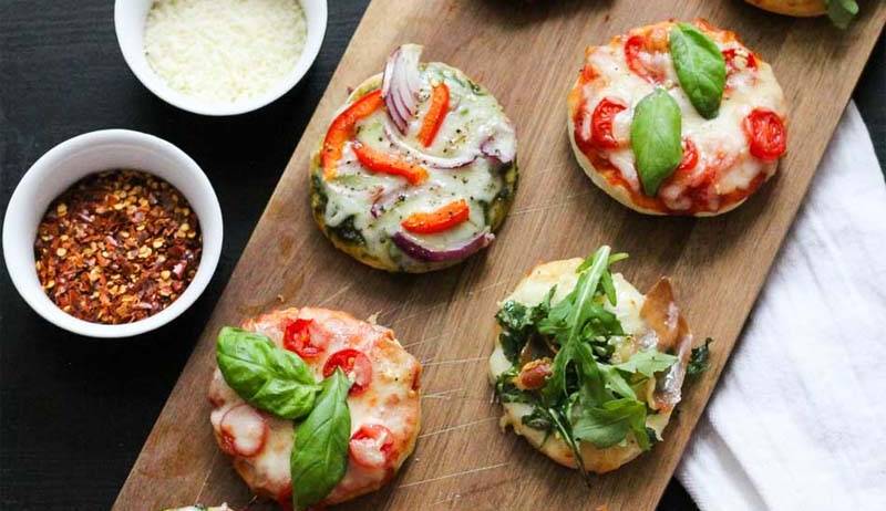 مینی پیتزای خوشمزه با مرغ