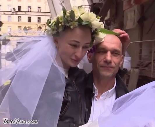 ازدواج امدادگران عاشق در خرابه‌های شهر خارکف