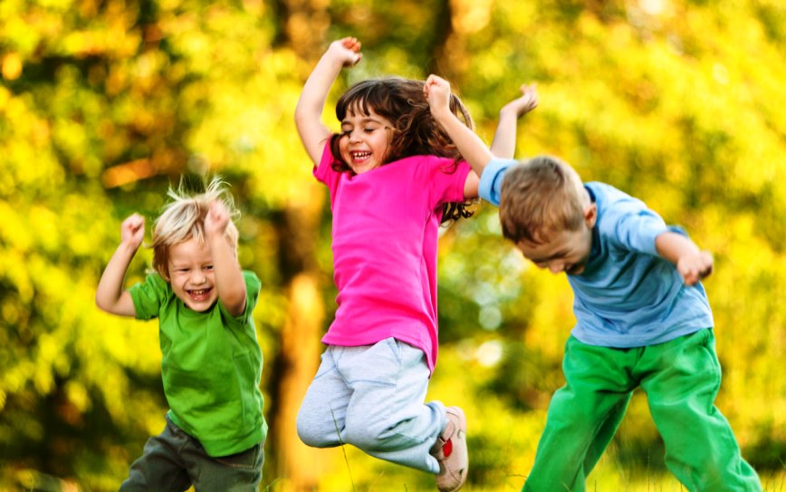 بازی ساده و خلاقانه برای کودک 3 سال به بالا بازی ساده و خلاقانه برای کودک 3 سال به بالا