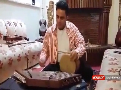 مهارت در نواختن هم زمان سنتور و تنبک