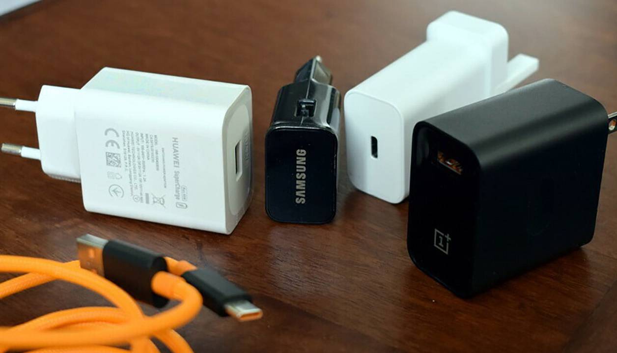 راهنمای خرید آداپتور شارژر گوشی موبایل