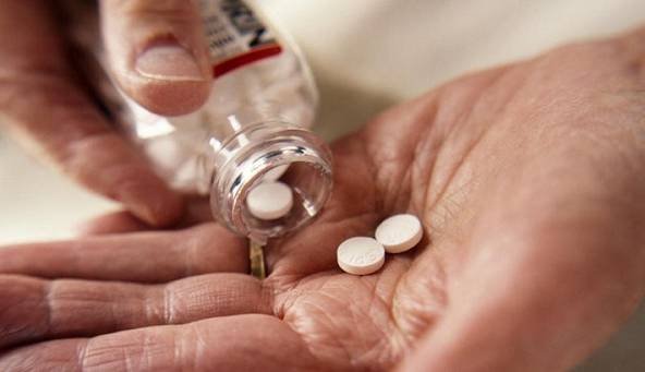 روزه دارانی که بیماری تیروئید، چربی خون، فشار خون دارند داروهایشان را این گونه مصرف کنند