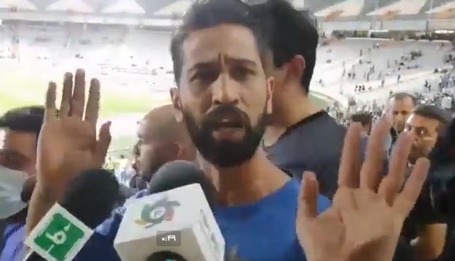 گفتگو با هواداران معترض استقلال گفتگو با هواداران معترض استقلال