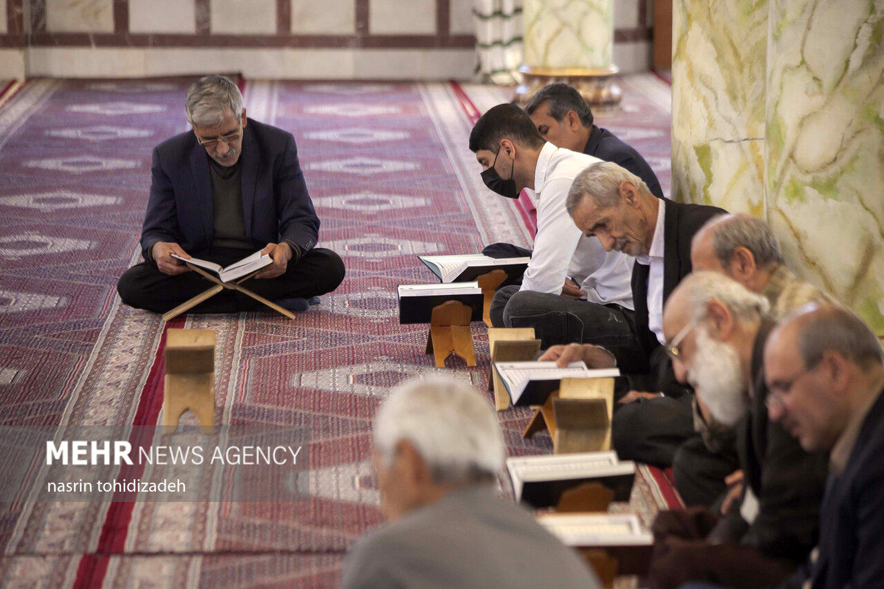 جزء‌خوانی قرآن در مسجد شافعی کرمانشاه