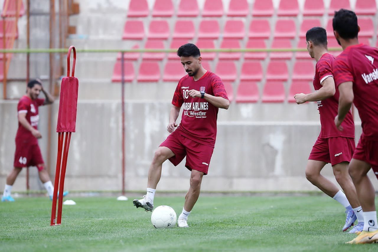 بازگشت زامهران به تمرینات نساجی بدون کتف‌بند