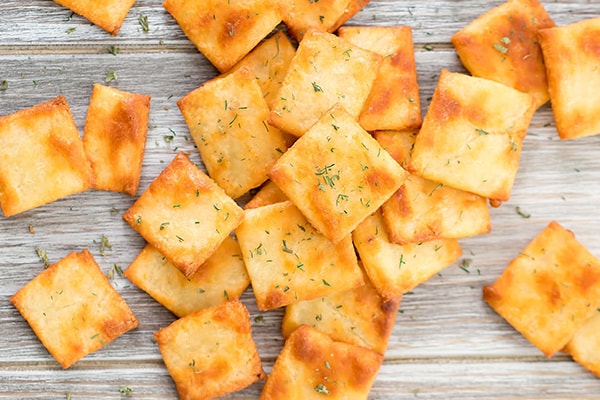 چطور «نان کراکر» خوشمزه و خانگی بپزیم؟