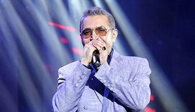 اجرای زنده فریدون آسرایی/ از سحر مست تو تا دم افطارم