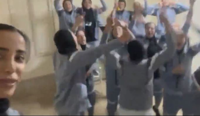 شادی بازیکنان پیکان پس از قهرمانی