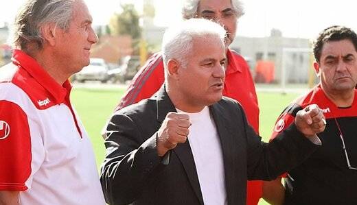 قالیچهای که مدیرعامل پرسپولیس به فرشاد پیوس داد! قالیچهای که مدیرعامل پرسپولیس به فرشاد پیوس داد!