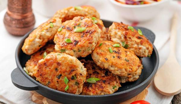 افطاری بپزیم؛ فوت و فن تهیه «کتلت مرغ» غذای خوشمزه و مقوی