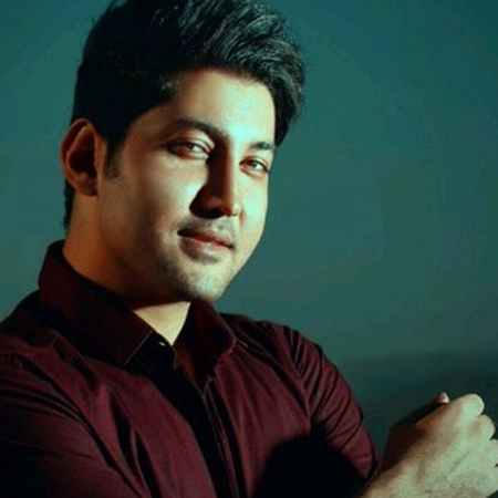 اجرای قطعه ای عاشقانه با صدای علی عباسی