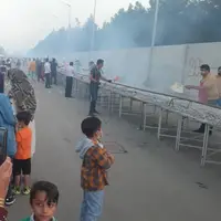 کباب کوبیده ۱۷۰ متری در سیرجان طبخ و بین نیازمندان توزیع شد