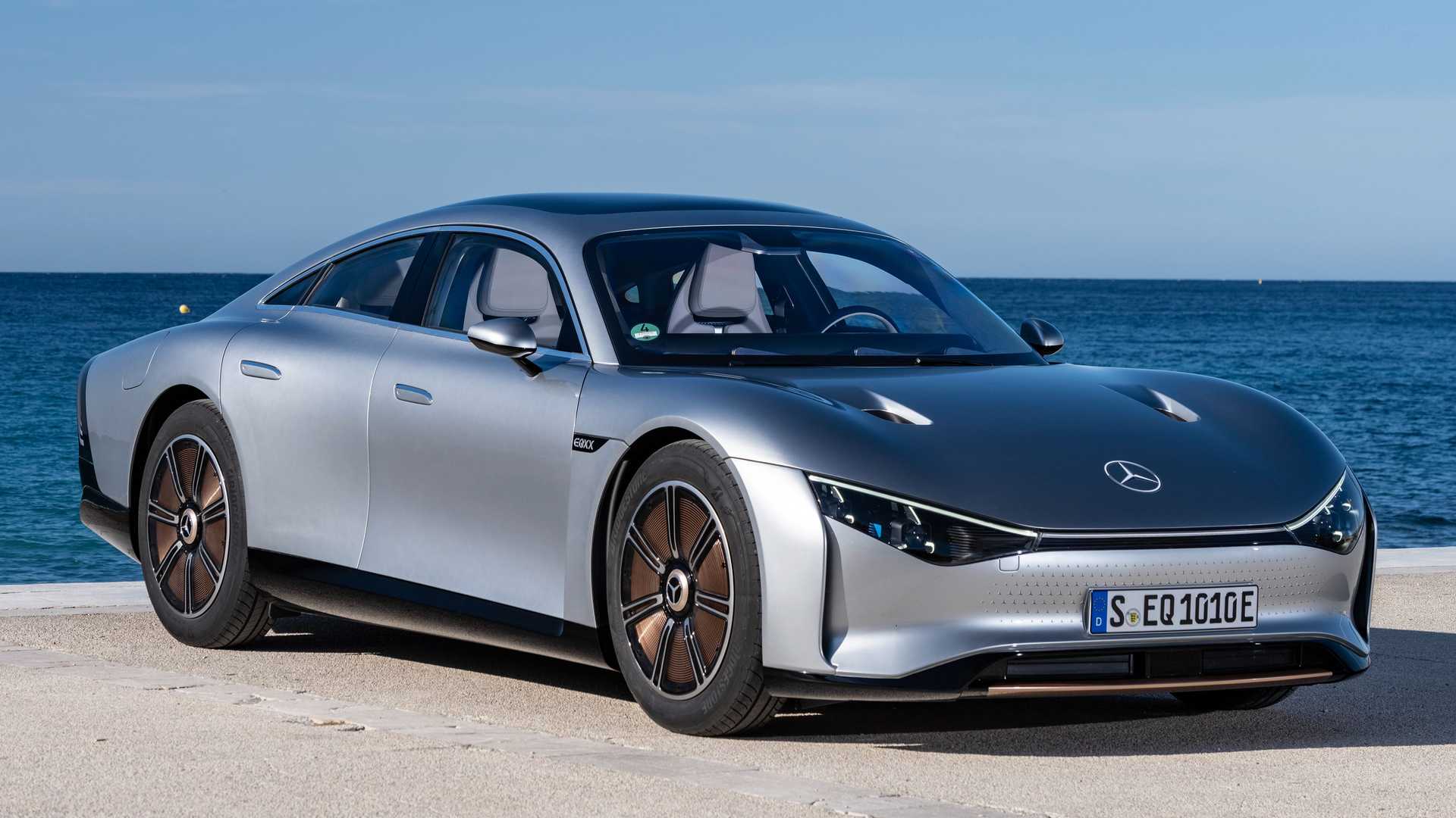 مرسدس بنز و سدانی که حرکت آن پایانی ندارد! مرسدس بنز و سدانی که حرکت آن پایانی ندارد!