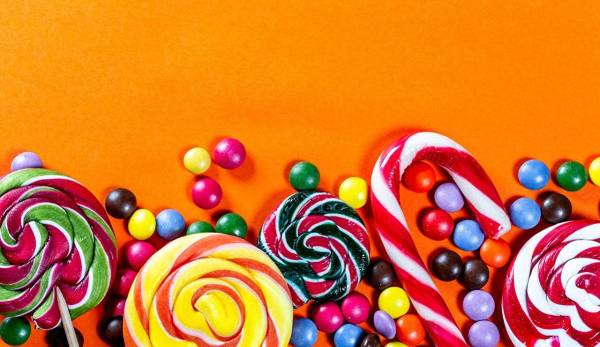 بزرگسالان بیشتر از کودکان شکلات و آبنبات می خورند