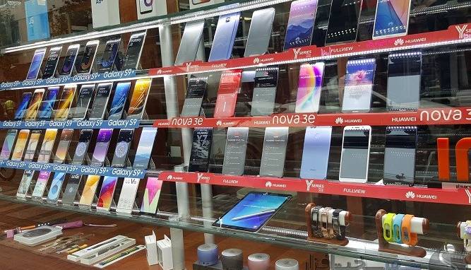 عرضه کنندگان گوشی، لپ تاپ، تبلت و کامپیوتر ملزم به درج قیمت روی بسته کالا شدند