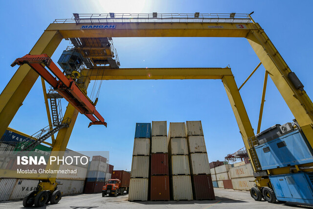 افزایش 14درصدی تخلیه‌ و بارگیری کالاهای نفتی و غیرنفتی در سال1400