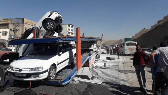 تصادف ۳ خودرو در بزرگراه همت تصادف ۳ خودرو در بزرگراه همت