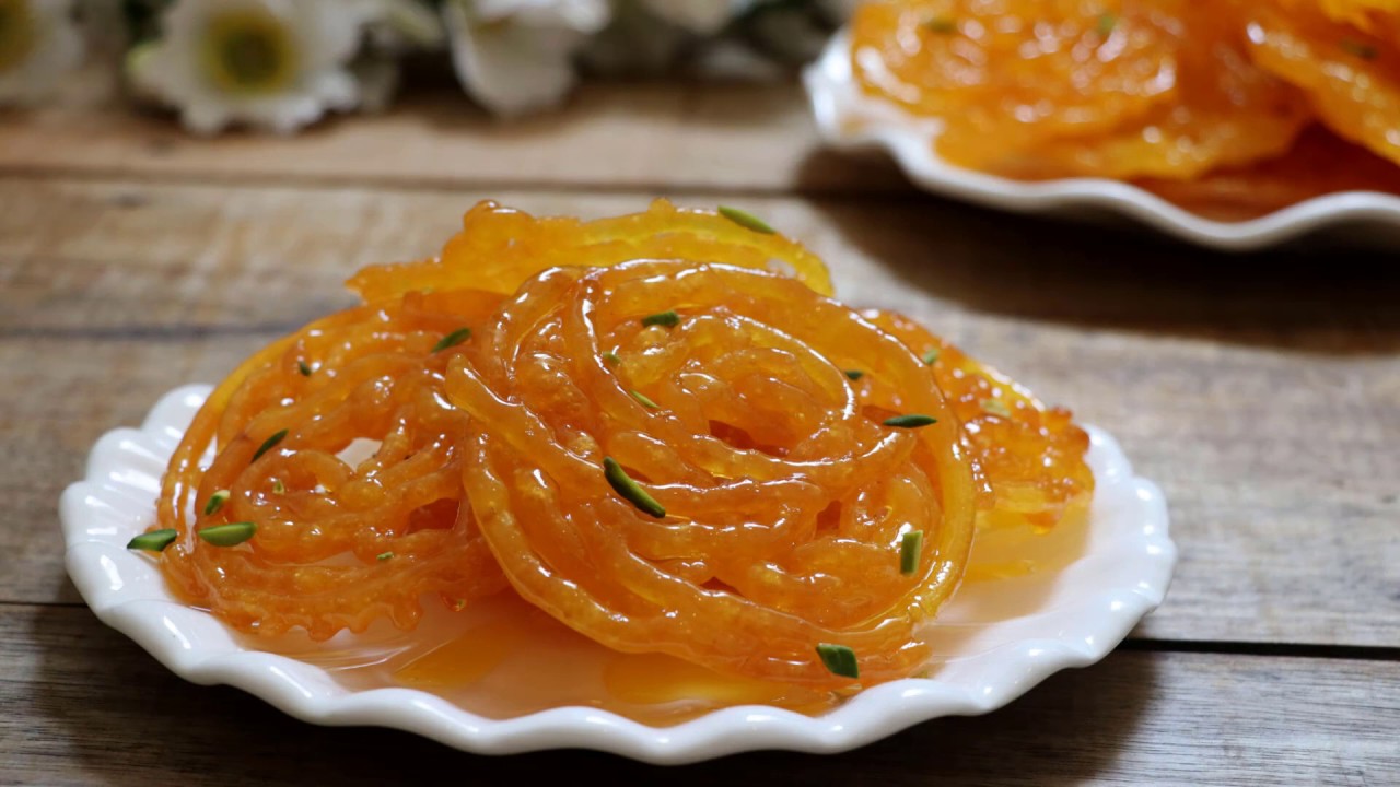 زولبیا اوریجینال بازاری با یک استکان روغن