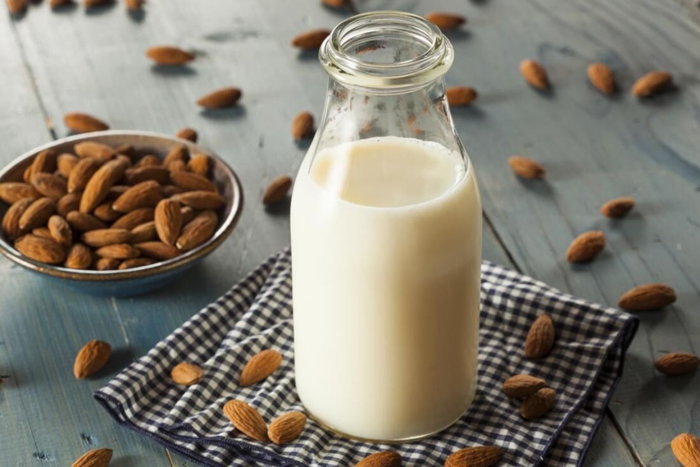دستور تهیه «شیر بادام خانگی»؛ گیاهی و مقوی 