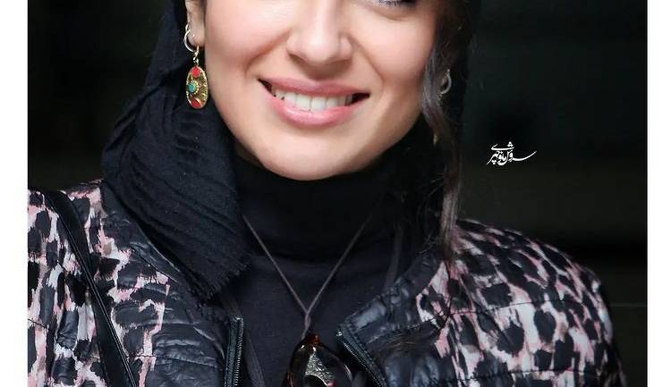 چهره‌ها/ سلفی مونا کرمی با ژست خاص