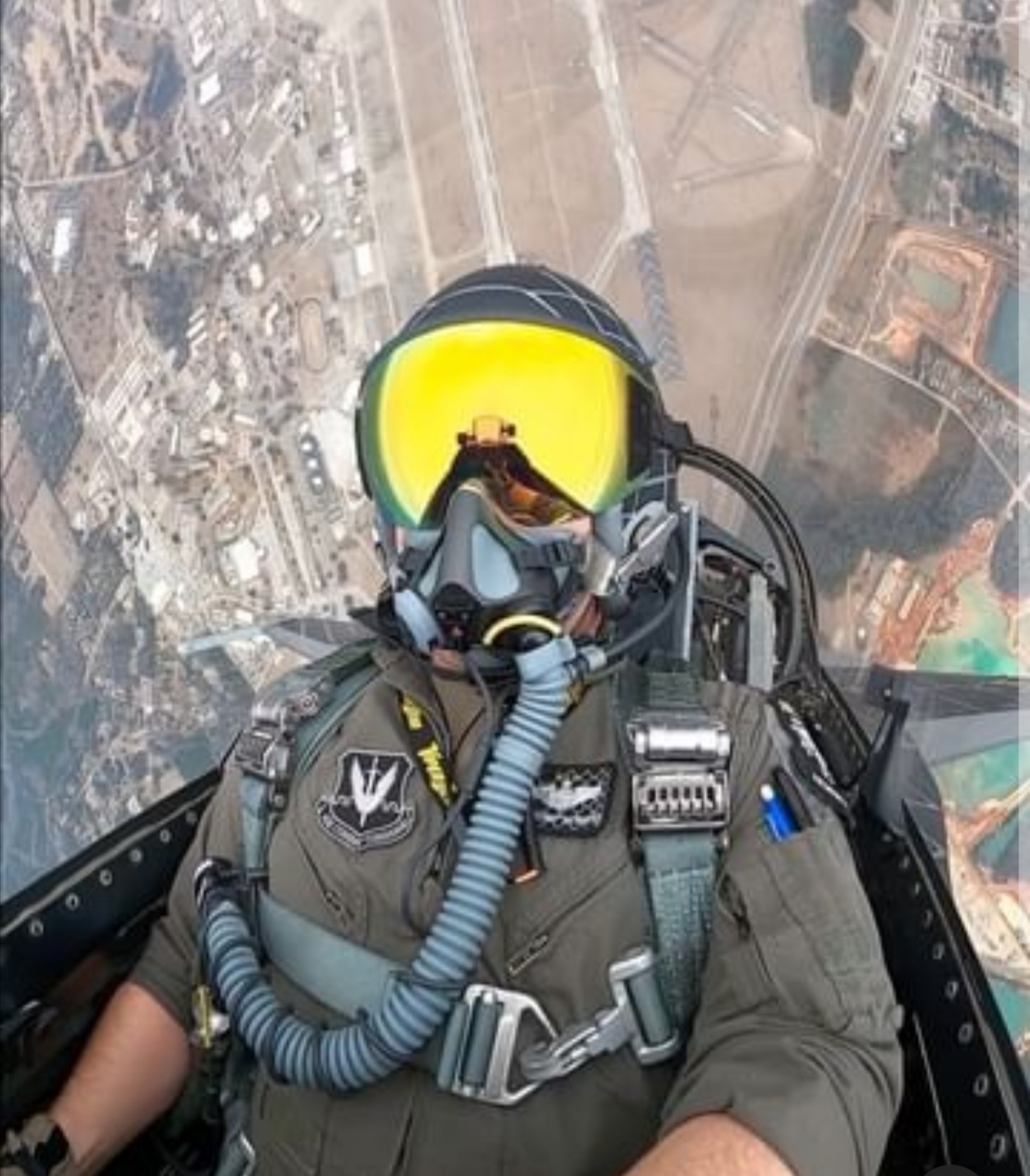 لحظه اوج گرفتن یک جنگنده از کابین خلبان