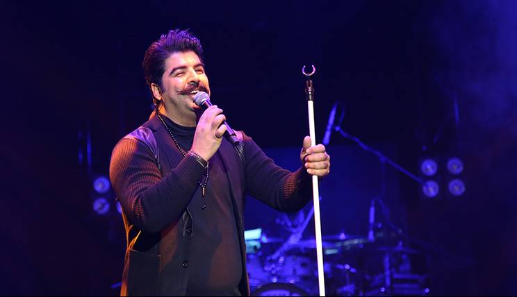 اجرای زنده «من یه دیوونم» توسط بهنام بانی