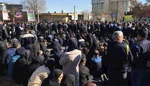 تجمع اعتراضی کارگران مقابل کارخانه؛ کاسه صبر آذرابی ها لبریز شد