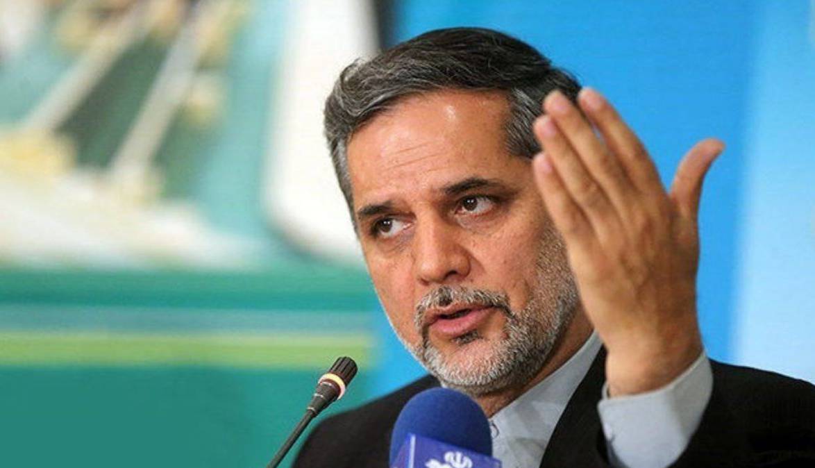 نقوی حسینی: رئیسی با روحانی مناظره کند اما نه الان