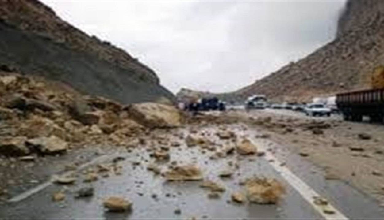 ریزش سنگ در جاده چالوس ۳ زخمی بر جای گذاشت