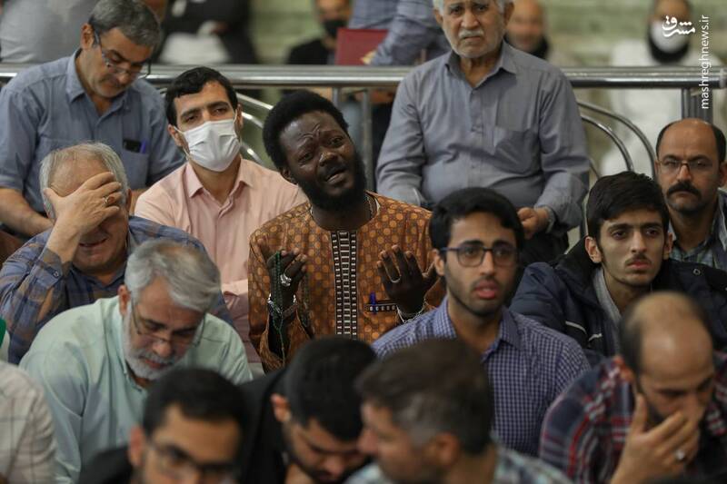 مناجات‌خوانی کریمی در حرم رضوی