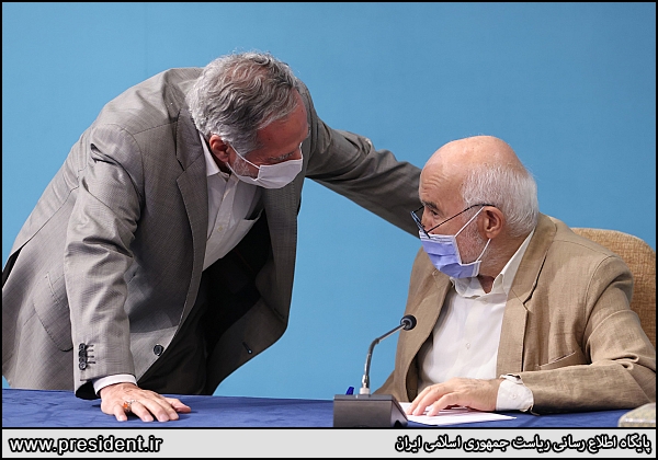 عکس/ قاب هایی جالب از خوش و بش چهره های سیاسی در افطاری رئیس جمهور