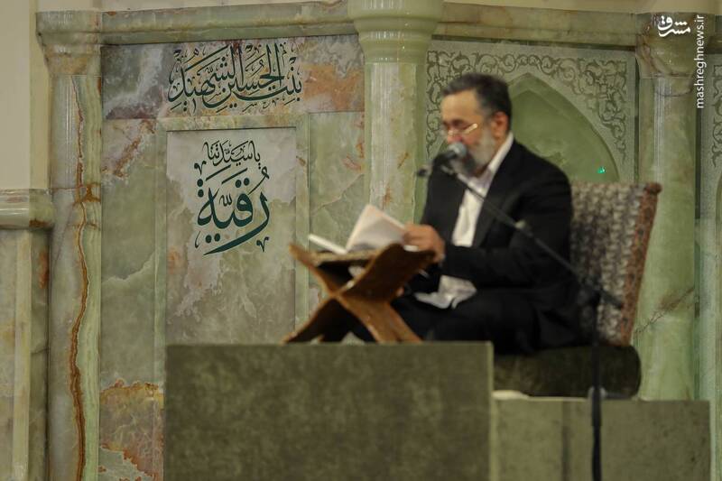 مناجات‌خوانی کریمی در حرم رضوی