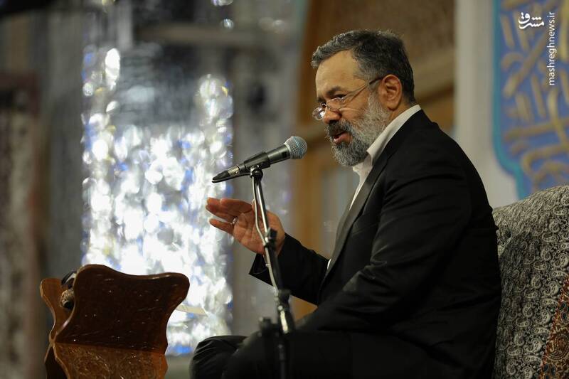 مناجات‌خوانی کریمی در حرم رضوی