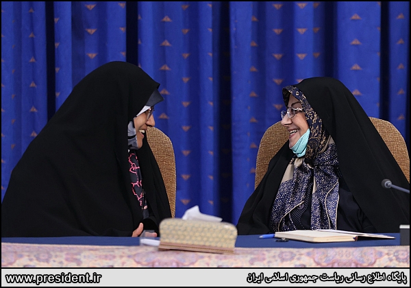 عکس/ قاب هایی جالب از خوش و بش چهره های سیاسی در افطاری رئیس جمهور
