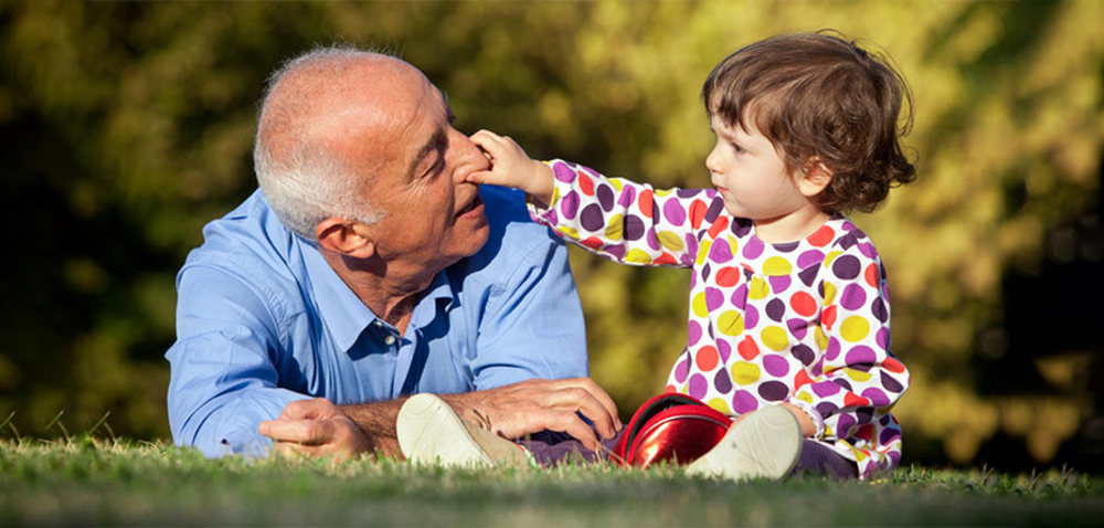 اگر با شیوه ابراز محبت والدین به فرزندتون موافق نیستید… اگر با شیوه ابراز محبت والدین به فرزندتون موافق نیستید…
