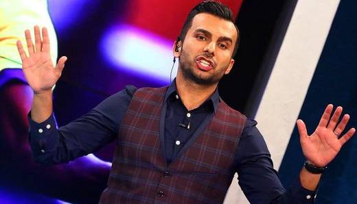 تشویق عادل فردوسی‌پور ‌در حضور محمدحسین میثاقی