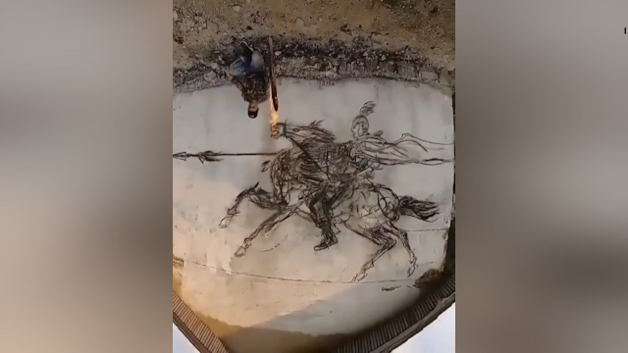 خلق نقاشی دیواری توسط یک سامورایی