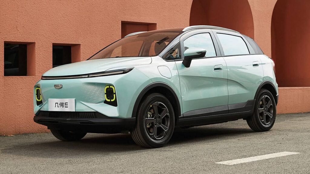 نمایش خودروی الکتریکی «ژئومتری ای»، محصولی از جیلی نمایش خودروی الکتریکی «ژئومتری ای»، محصولی از جیلی