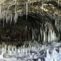 غار یخ مراد البرز، ماندگاری رازآلود یخ و سرما