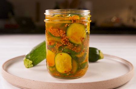 دستور تهیه ترشی کدو سبز؛ ترشی متفاوت و خوشمزه