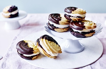 شیرینی وینی را با قهوه سرو کنید