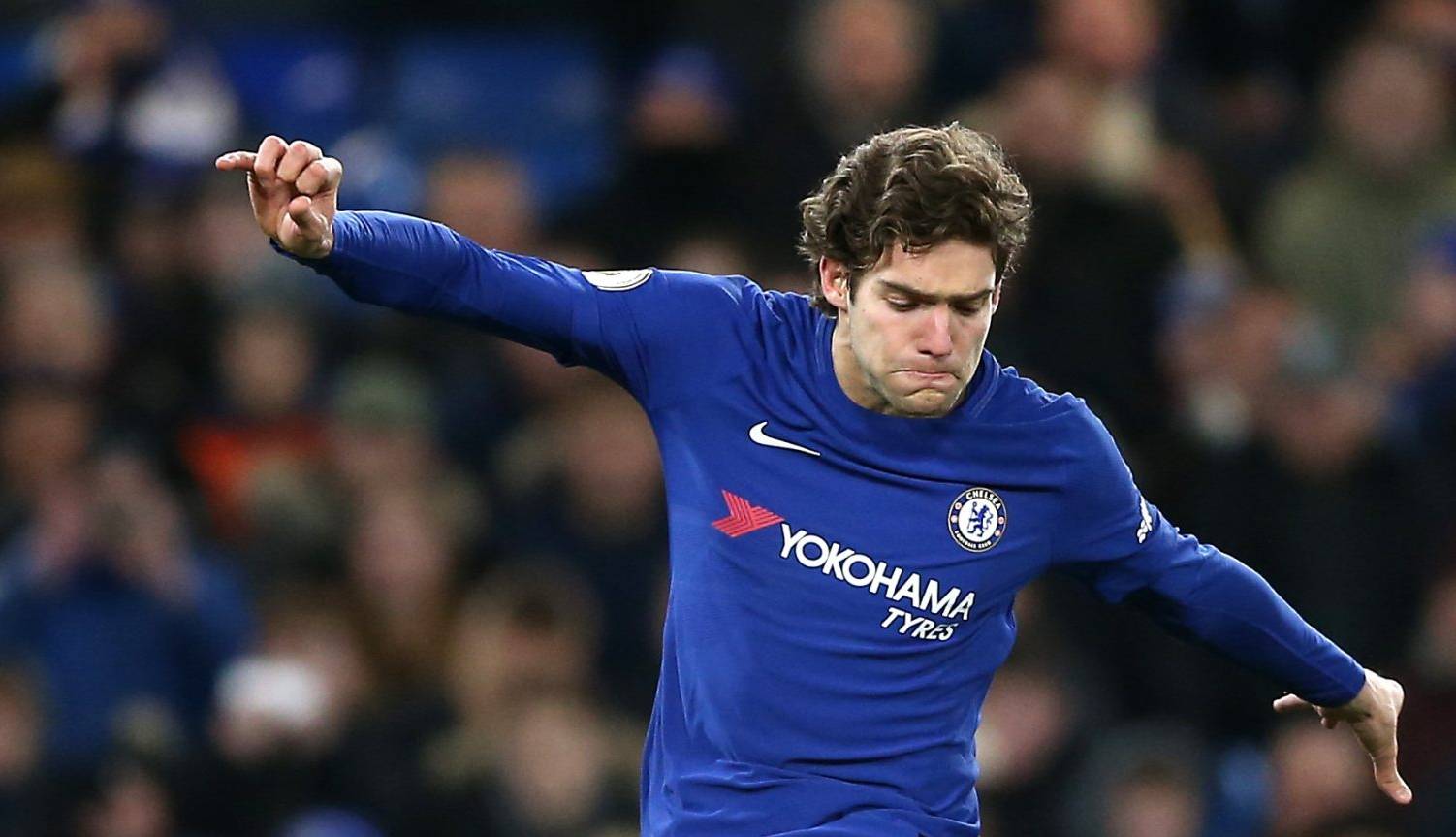 تماس بارسلونا با مدافع آبیها تماس بارسلونا با مدافع آبیها