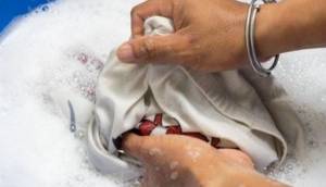 روش عالی پاک کردن چرک از یقه و آستین پیراهن