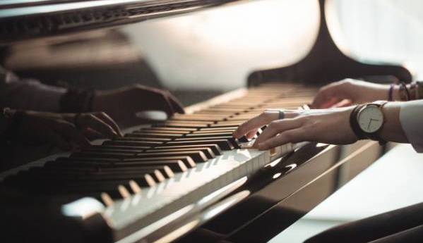 گلچینی خاص از آهنگ های بی کلام و معروف را اینجا بشنوید