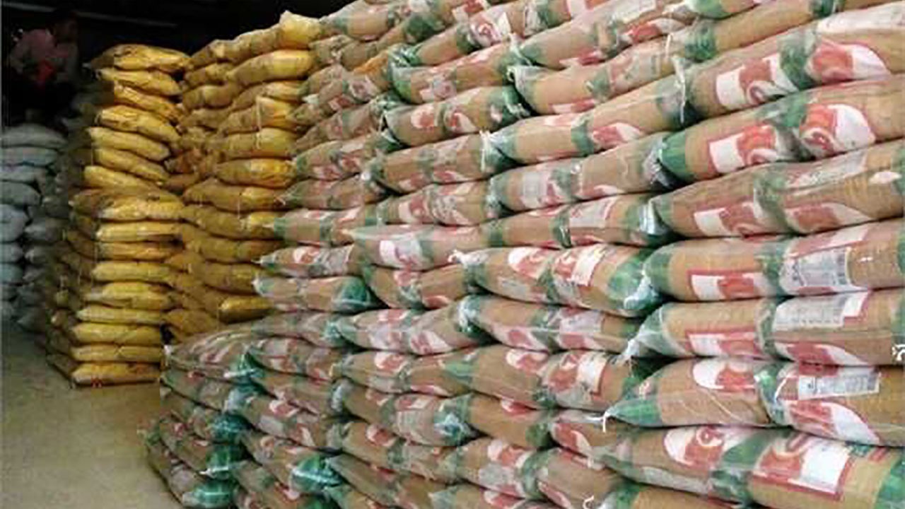 رسوب 250 هزار تن کالای اساسی در بندر شهید رجایی بندرعباس