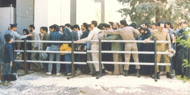 صف طولانی نمایشگاه کتاب در سال 66