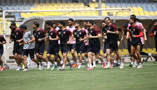 برگزاری تمرین چهارشنبه سرخپوشان در سالن بدنسازی برگزاری تمرین چهارشنبه سرخپوشان در سالن بدنسازی