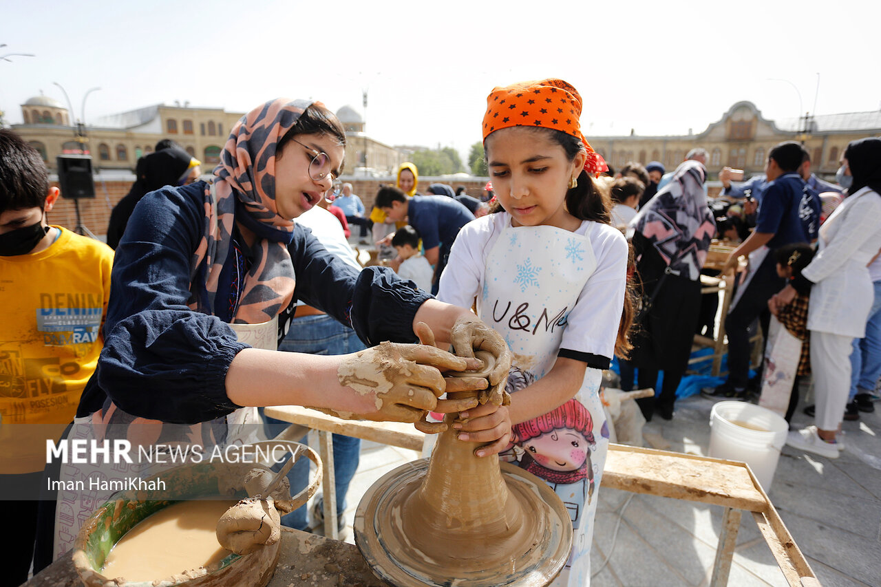 عکس/ برپایی کارگاه سفالگری برای کودکان